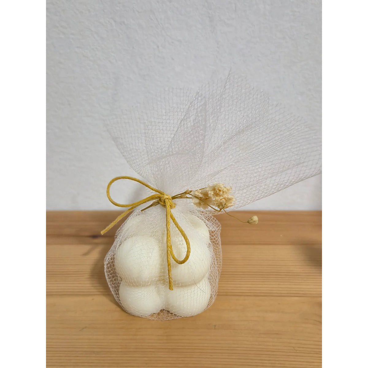 Velas Cubo Bubble Pequeño presentadas como detalle para invitados