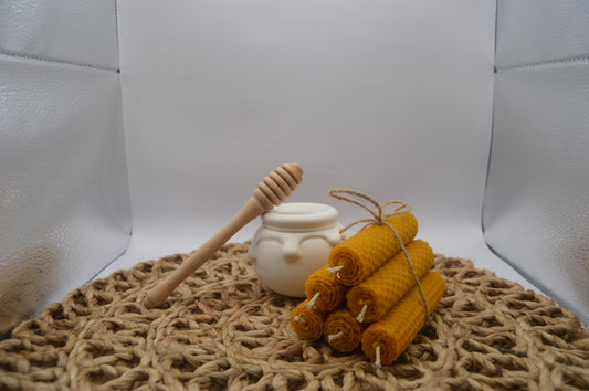 Vela ritualizada de cera de abeja artesanal de Luz y Arcilla