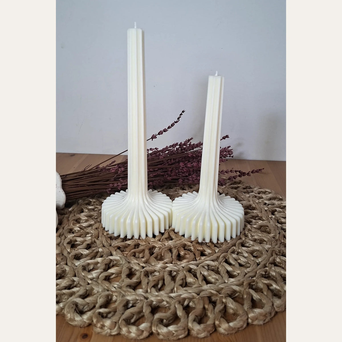 Vela decorativa Aura artesanal de Luz y Arcilla