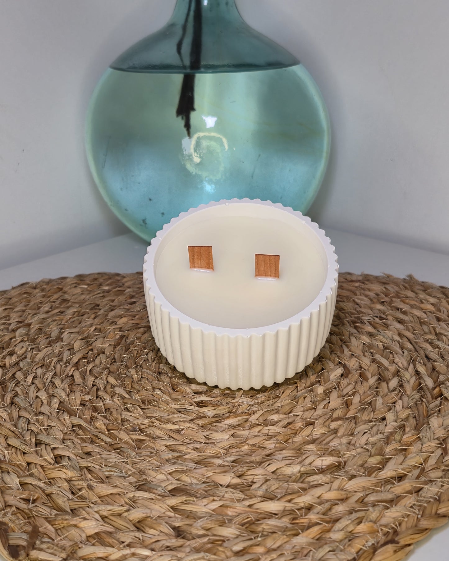 Vela de Orquídea Negra y Lirio