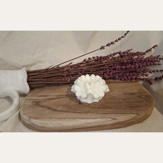 Vela decorativa Flor de Cerezo artesanal de Luz y Arcilla